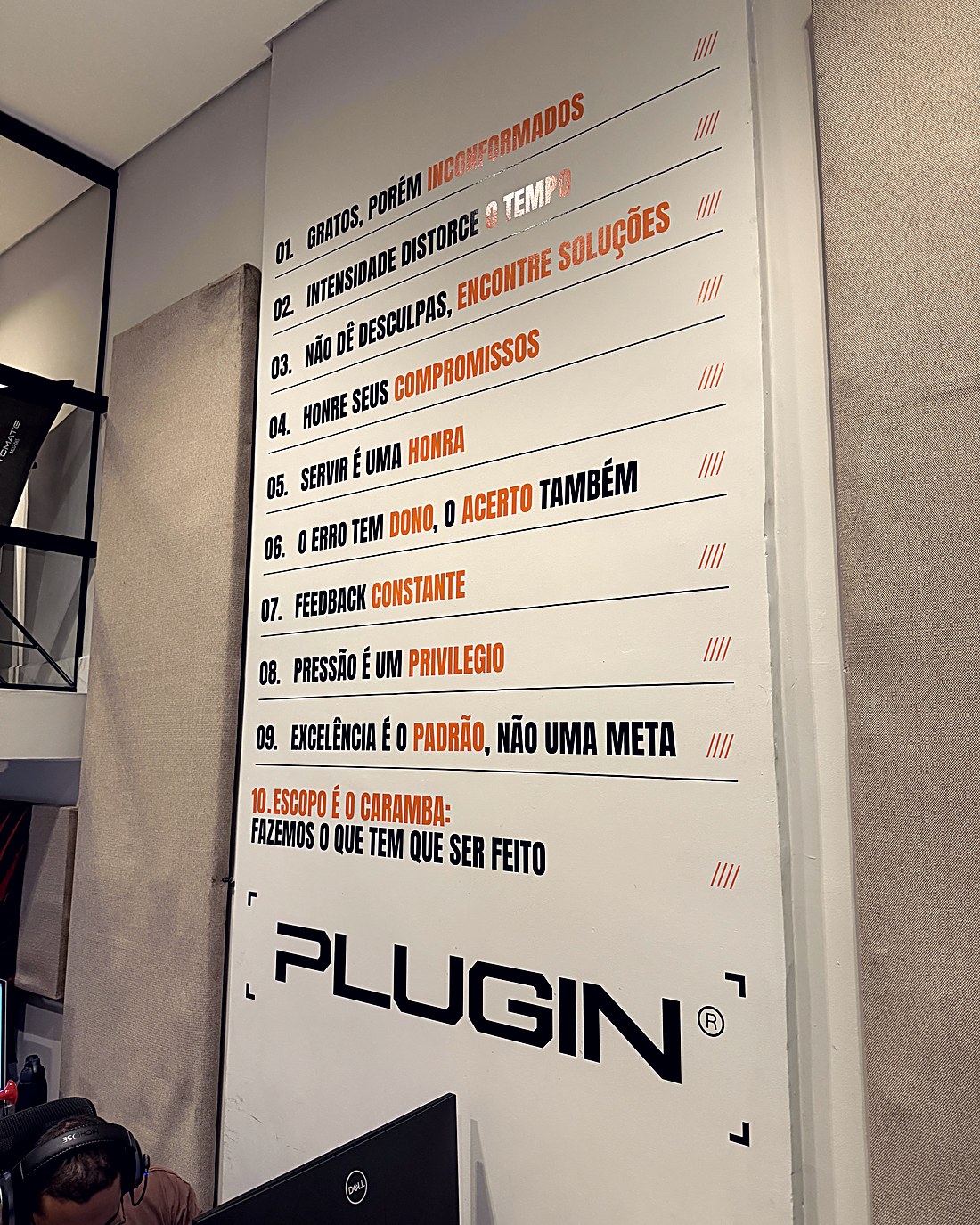 Parede com os princípios da Plugin