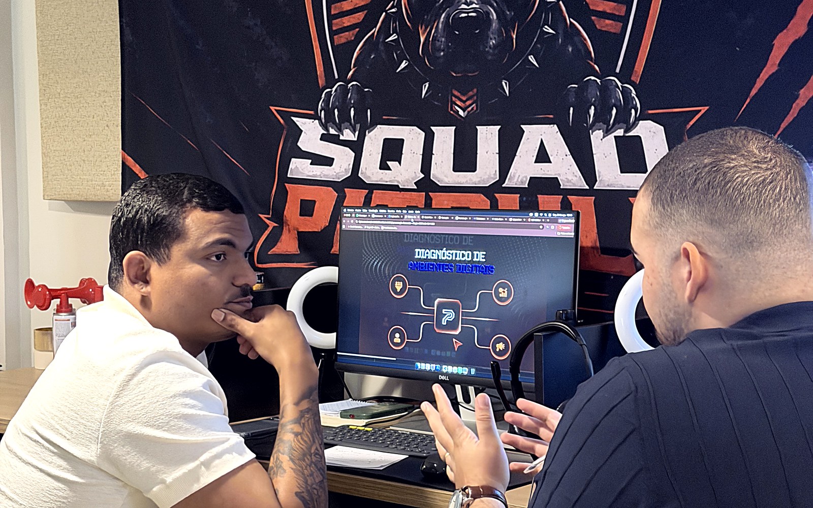 Time da Plugin em ação diante do painel Squad Pitbull